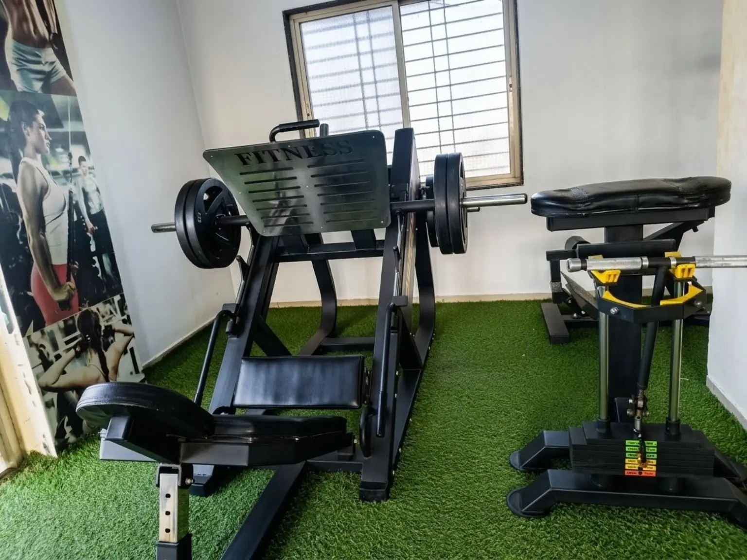 Hack Squat Machine at Kesari Health Club,leg strength training equipment